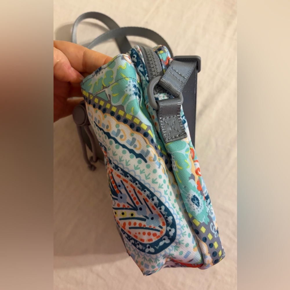 Vera Bradley Water Bottle Crossbody Bag💚🩵💙🤍🧡🩶 - Picture 3 of 13